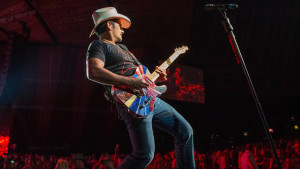 Brad Paisley at the PNC Bank Arts Center @ PNC Bank Arts Center